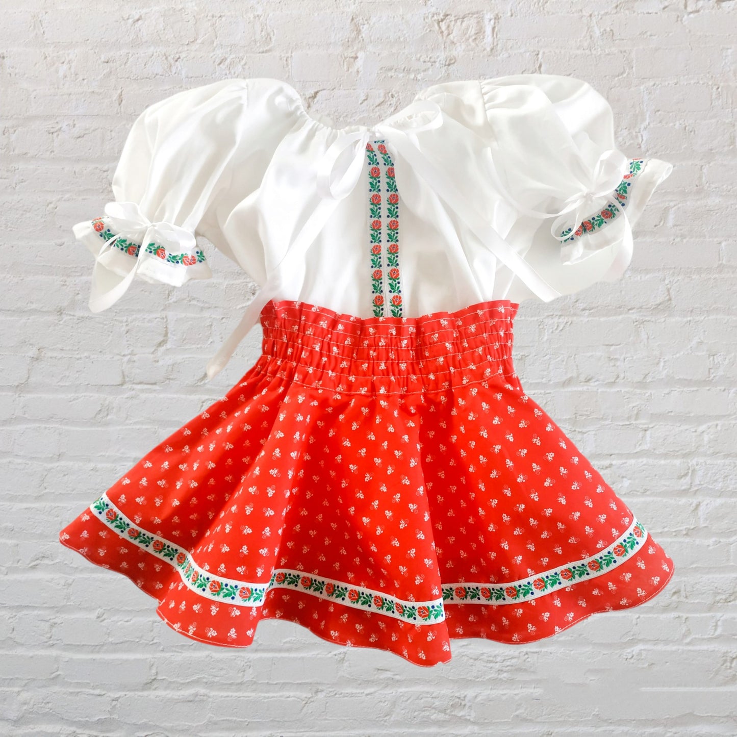 Detský folklórny komplet – červený