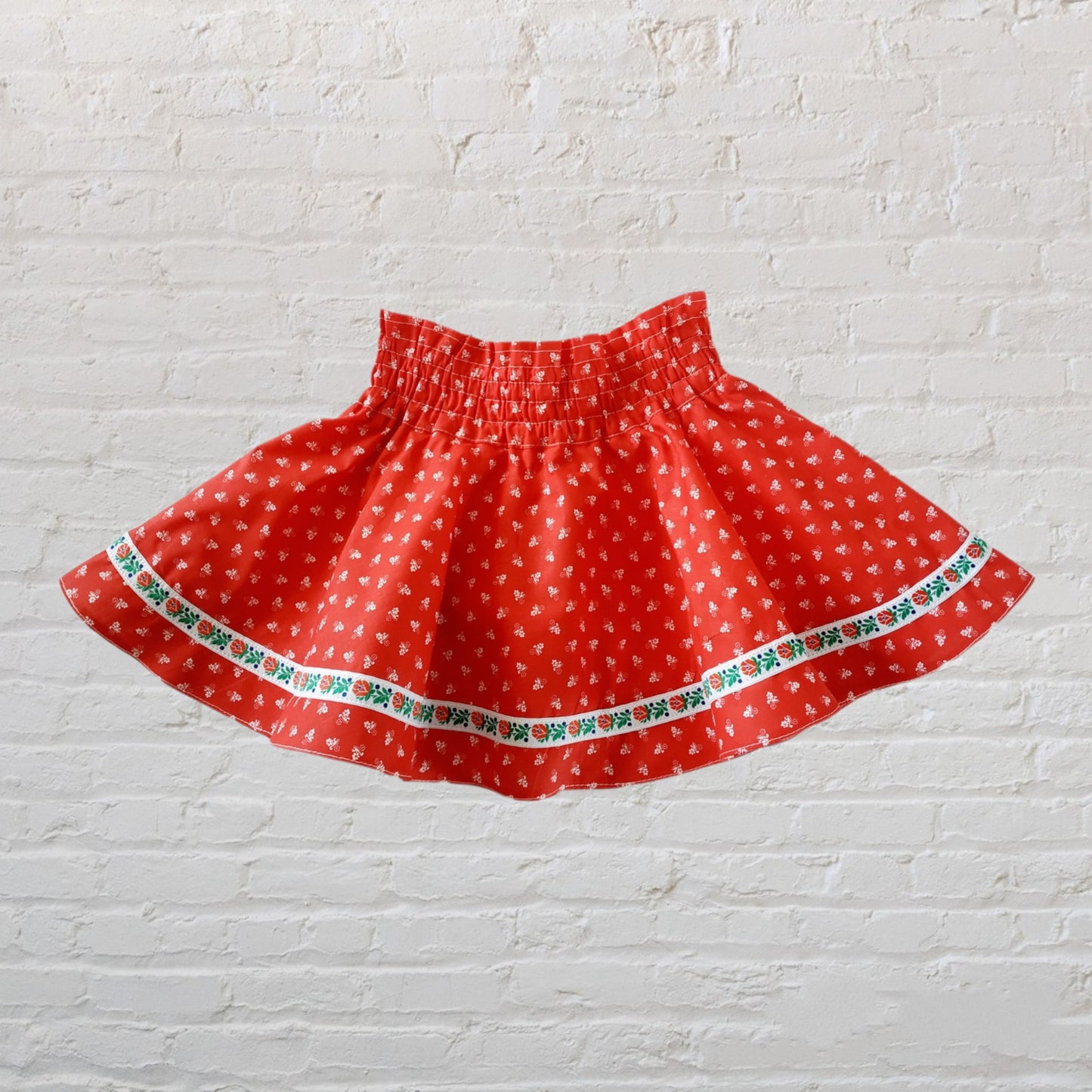 Detská červená sukňa – folklórna stuha