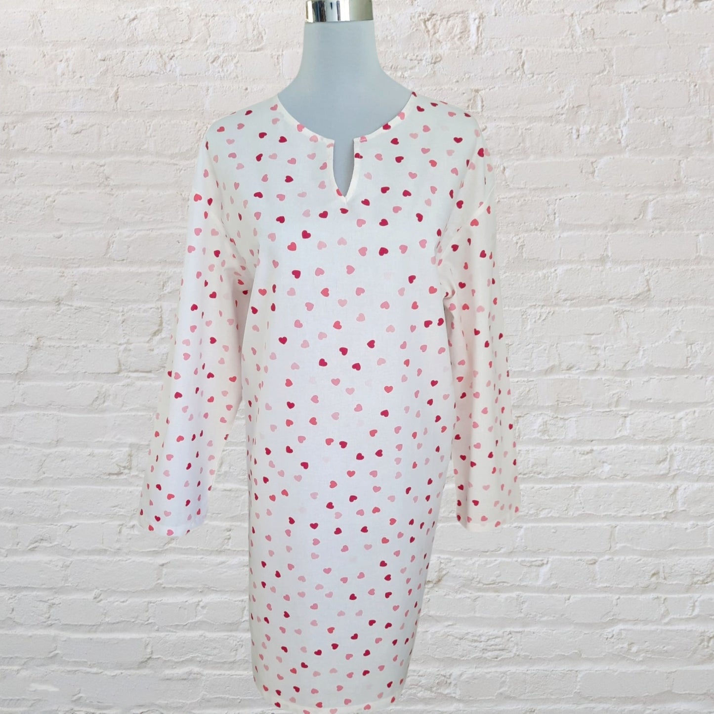Bavlnená nočná košeľa – Biela, ružové srdiečka